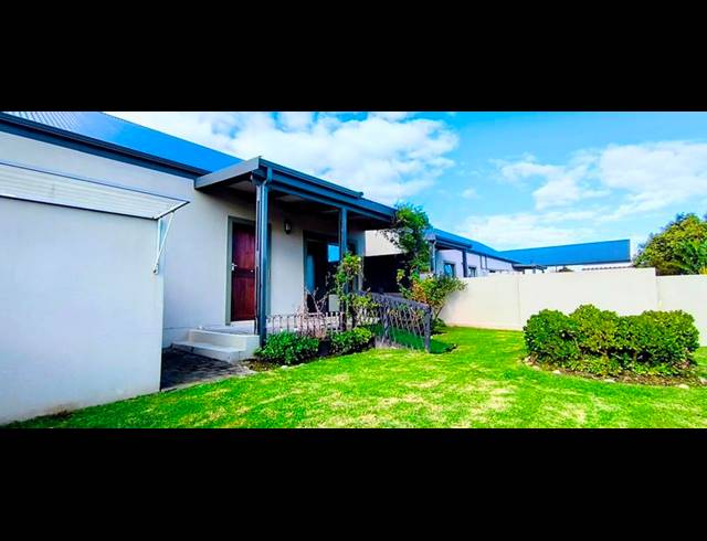 2 BEDROOM HOUSE FOR SALE IN BLUE MOUNTAIN VILLAGE
